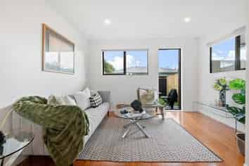 17 Red Arches Road, Henderson