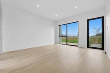 17 Karaka Village Parade, Karaka