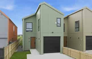 17 Karaka Village Parade, Karaka