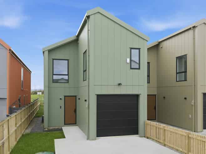 17 Karaka Village Parade, Karaka