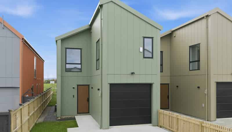 17 Karaka Village Parade, Karaka