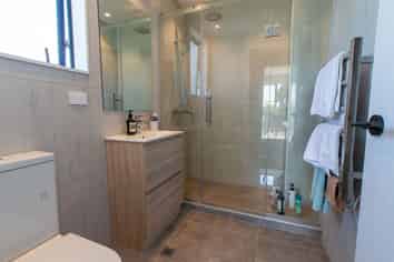 15 Wai Court, Takapuna