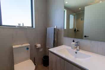 15 Wai Court, Takapuna