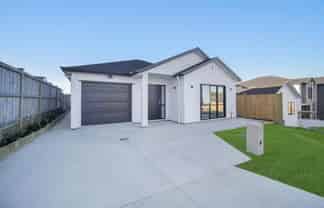 30 Cloonlyon Drive, Flat Bush