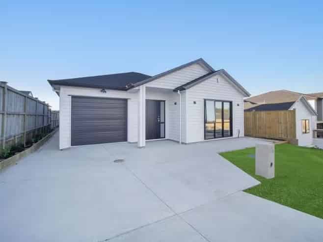 30 Cloonlyon Drive, Flat Bush