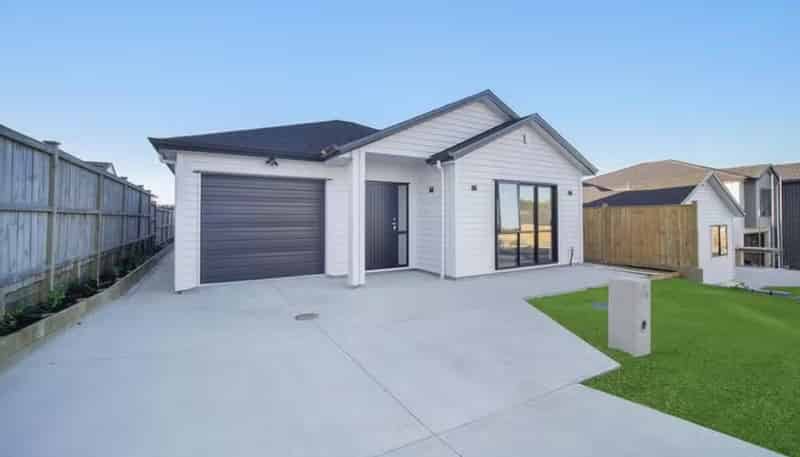 30 Cloonlyon Drive, Flat Bush