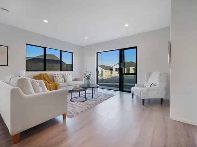 30 Cloonlyon Drive, Flat Bush