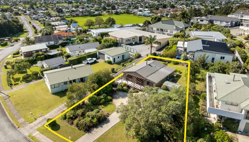 218 The Drive, Whangamata