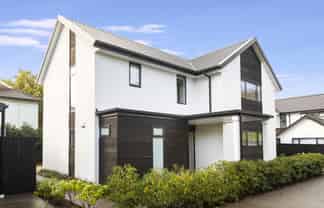 2/27 Bristol Street, Merivale