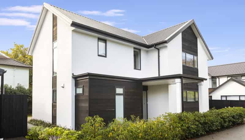 2/27 Bristol Street, Merivale