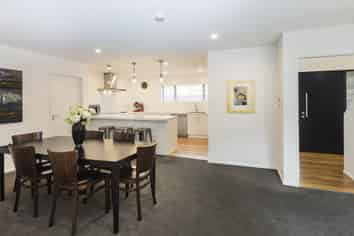 2/27 Bristol Street, Merivale