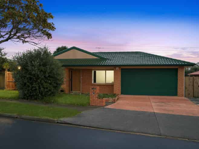 6 Hansworth Place, Flat Bush