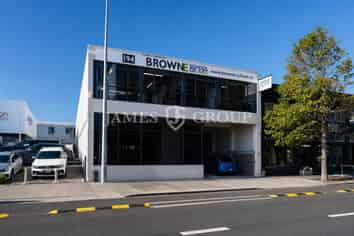 SHOWROOM EXCELLENCE - BRAND NEW REFURB