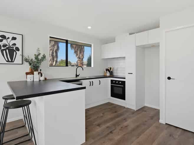 52 Lagoon Place, Poike