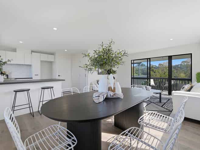 52 Lagoon Place, Poike