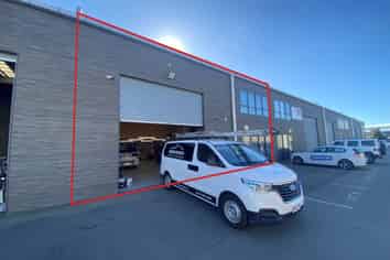 Modern, Functional Warehouse in Sockburn