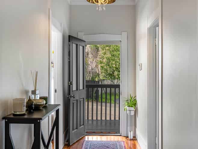 9 McCracken Road, Mount Wellington