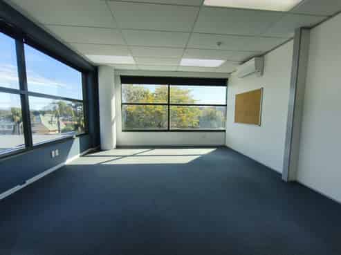 Flexible Takapuna office – occupy one or both