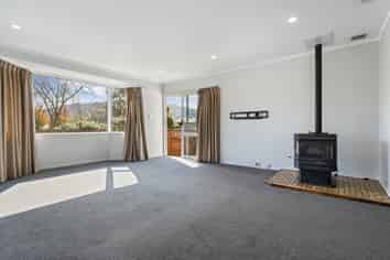 25 Hodgkins Street, Pukehangi