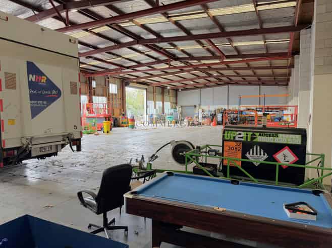 Warehouse, Office & YARD: To be refurbished 