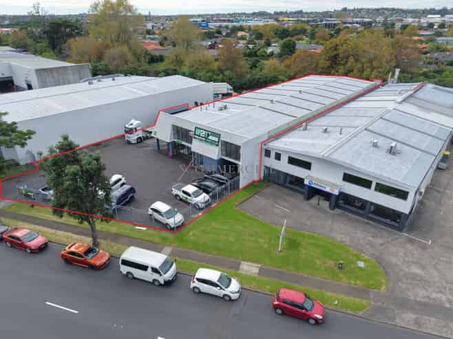 Warehouse, Office & YARD: To be refurbished 