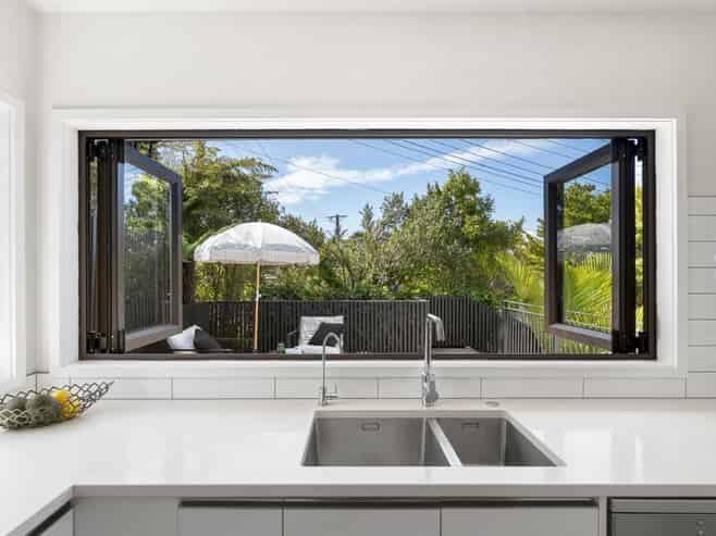 2/86 Seaview Road, Castor Bay