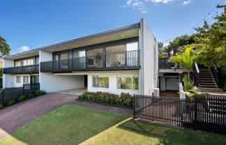 2/86 Seaview Road, Castor Bay