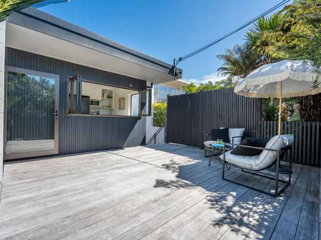 2/86 Seaview Road, Castor Bay