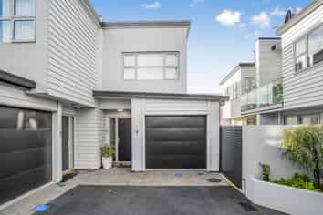 8 Lucern Lane, Petone