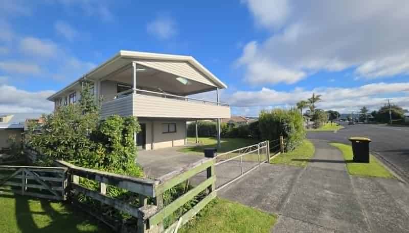 301 Ocean Road, Whangamata