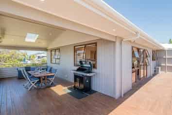 301 Ocean Road, Whangamata