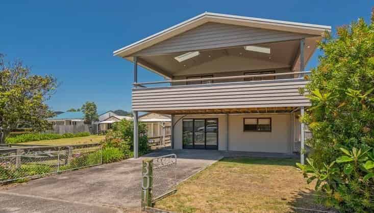 301 Ocean Road, Whangamata