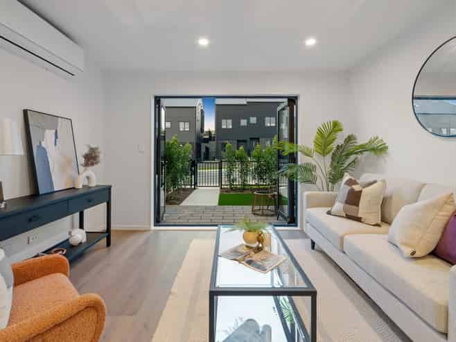 3/3 Firebrick Way, Hobsonville