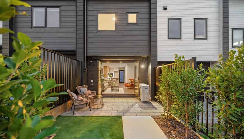 3/3 Firebrick Way, Hobsonville