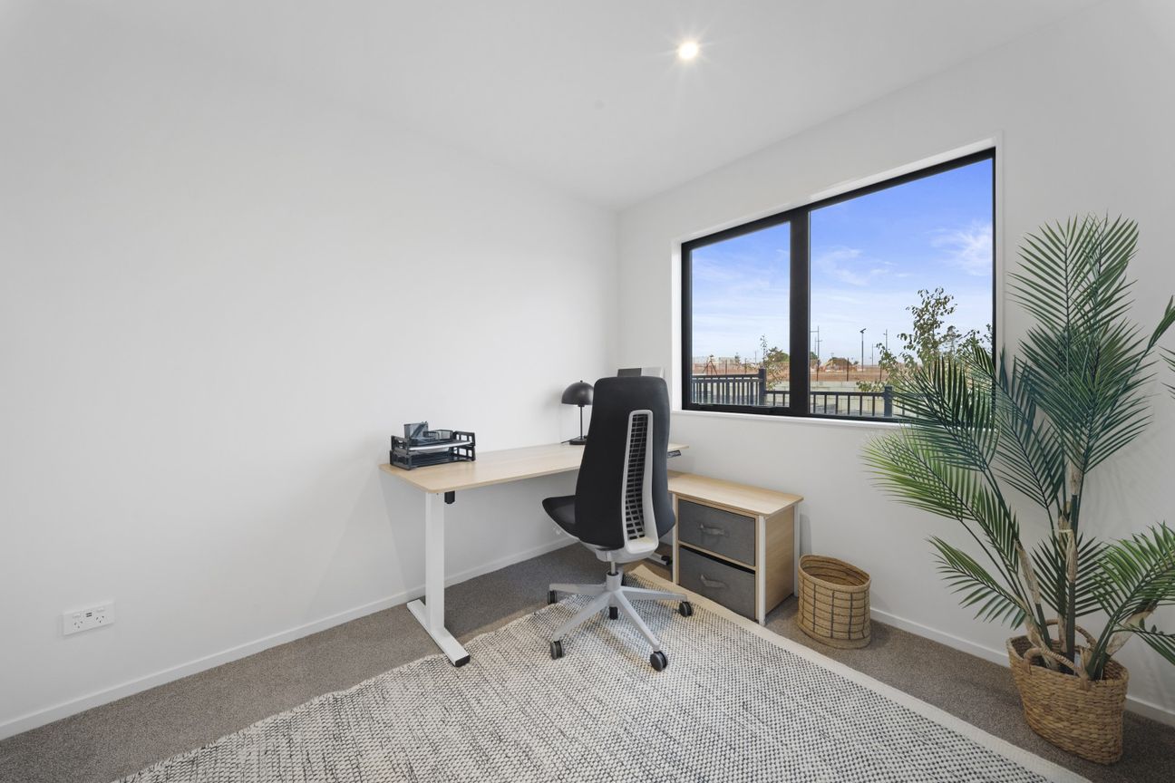 Three bedrooms for the price of two. – další