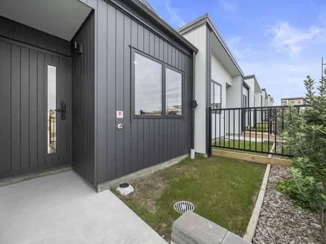 2/4 Glenburn Road, Hobsonville