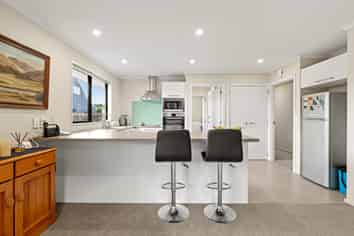 241 Breezes Road, Aranui