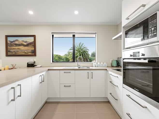 241 Breezes Road, Aranui