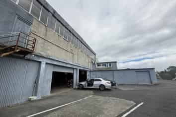 INDUSTRIAL WITH SHOWROOM
