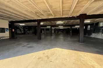 INDUSTRIAL WITH SHOWROOM
