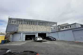 INDUSTRIAL WITH SHOWROOM
