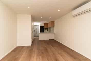 8/327 Glengarry Road, Glen Eden