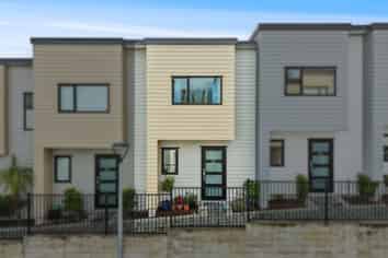 3/6 South Pacific Place, Henderson