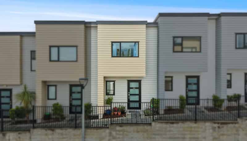 3/6 South Pacific Place, Henderson