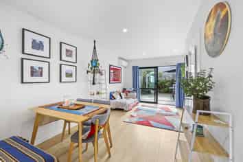 3/6 South Pacific Place, Henderson