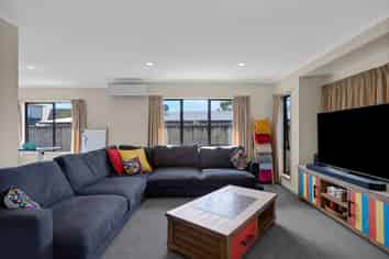 86 Borman Road, Huntington