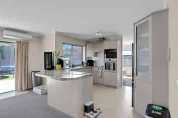 86 Borman Road, Huntington