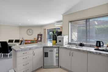 86 Borman Road, Huntington