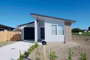 10 Hapeta St, Otaki