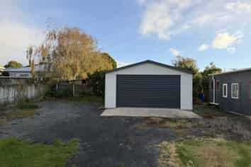 Ideal tradie space in Hinemoa Street